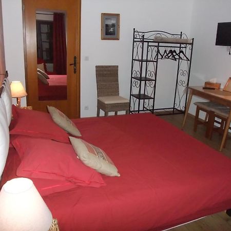 Le Domaine Du Grand Cellier Chambres D'Hotes En Savoie Tournon Room photo