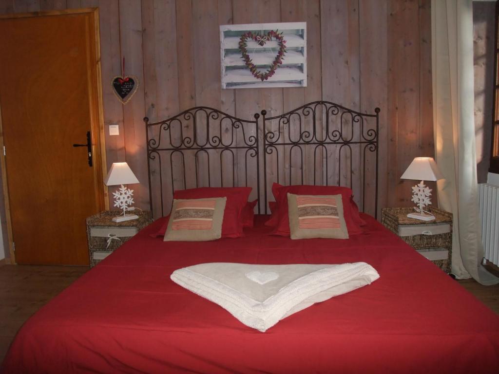 Le Domaine Du Grand Cellier Chambres D'Hotes En Savoie Tournon Room photo