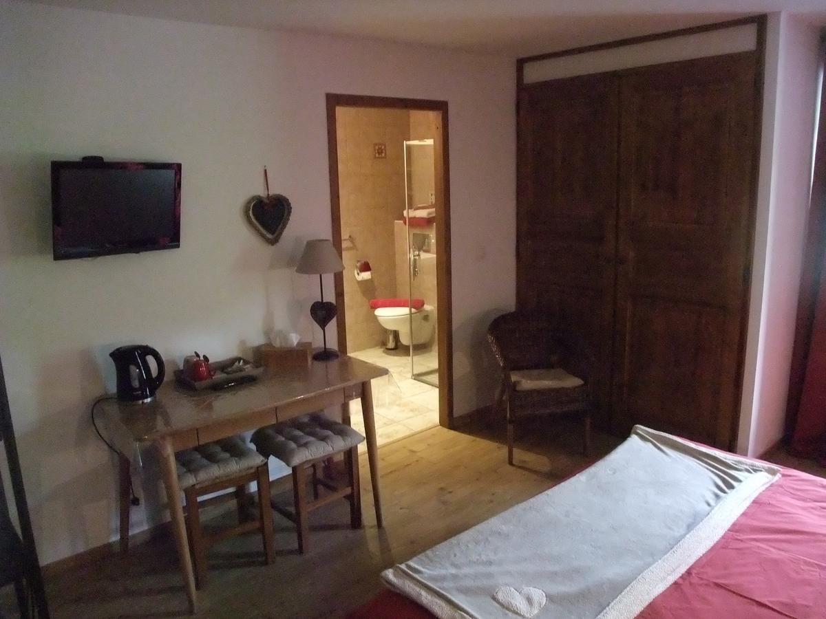 Le Domaine Du Grand Cellier Chambres D'Hotes En Savoie Tournon Exterior photo
